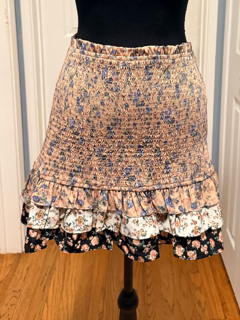FREE THE ROSES Floral Print Mini Skirt Dusty Pink Multi Medium NWT